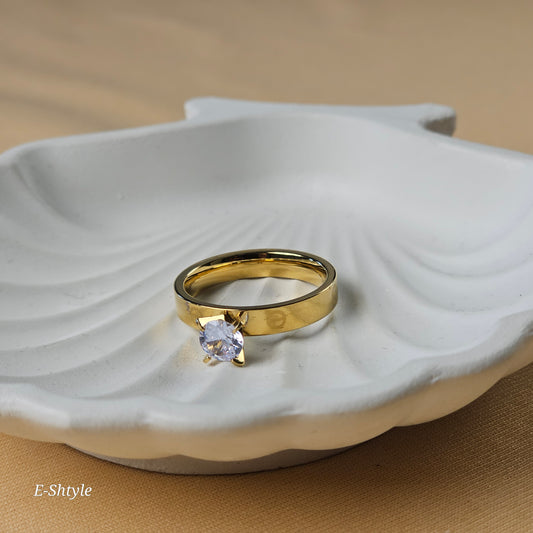 Minimal Luxe Solitaire Ring